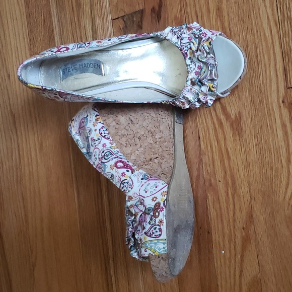 Steve Madden Wedge heels size 8M with paisley design - Picture 4 of 8